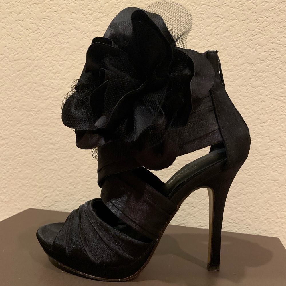 Side Flower Decor Heels - Picture 8 of 8